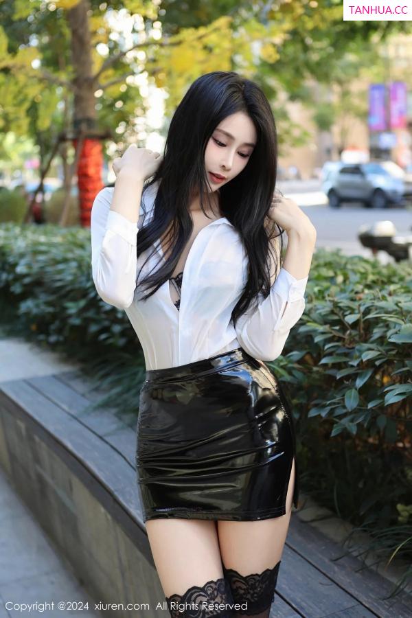 草莓  [XiuRen]高清写真图 2024.01.02 No.7896 草莓mm 黑丝美腿第12张图片